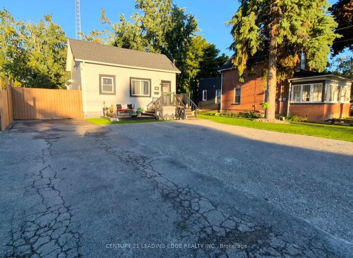 Property Photo:  40 St Patrick Street  ON K9V 1R2 
