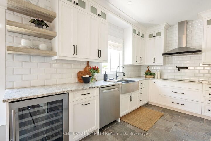 Photo de la propriété:  1359 Forest Street  ON L9S 1Z9 