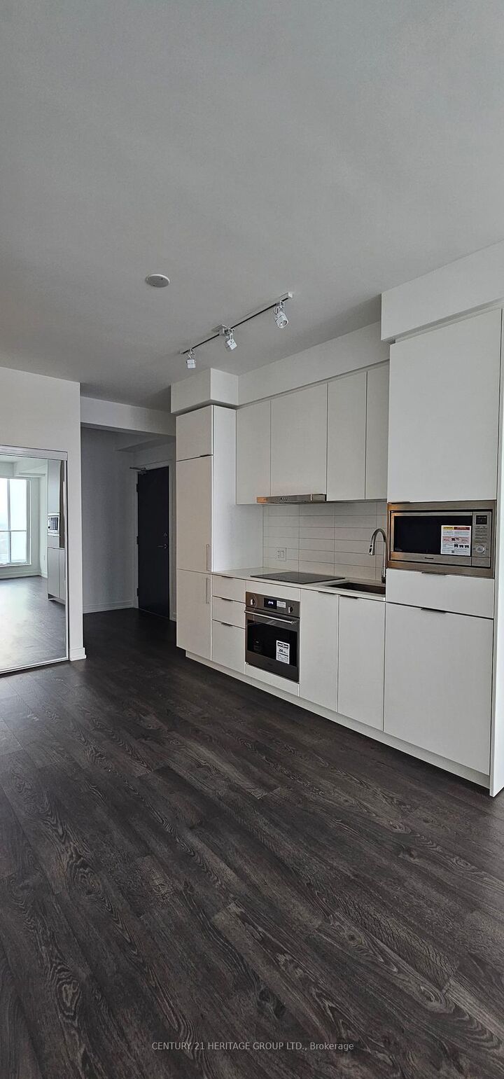 Property Photo:  8 Olypmic Garden Drive S2709  ON M2M 0B9 