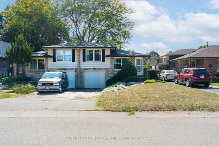 Property Photo:  456 Maple Street  ON N7G 3N1 