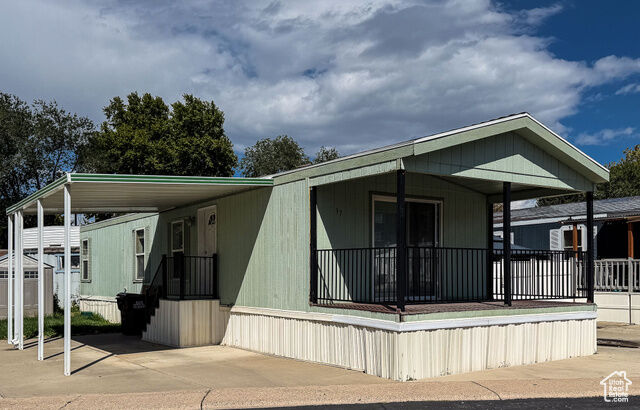 Property Photo: 75 W 250 N 37 UT 84015