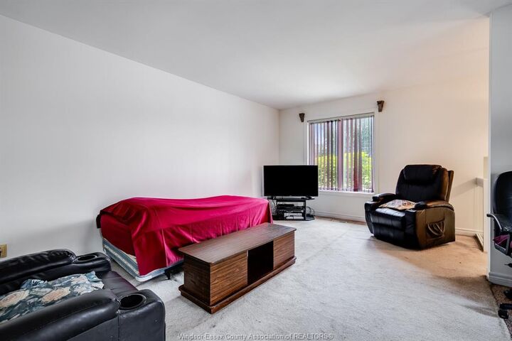 Property Photo:  730 Cabana Road East  ON N9G 1A4 