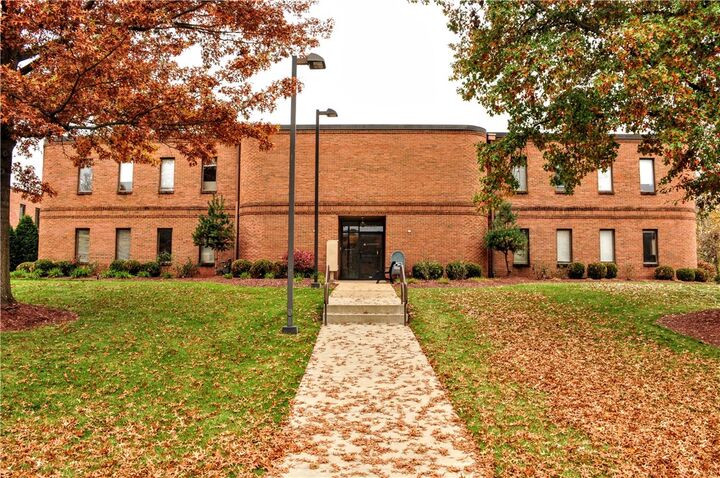 Property Photo:  2550 Boyce Plaza Rd  PA 15241 