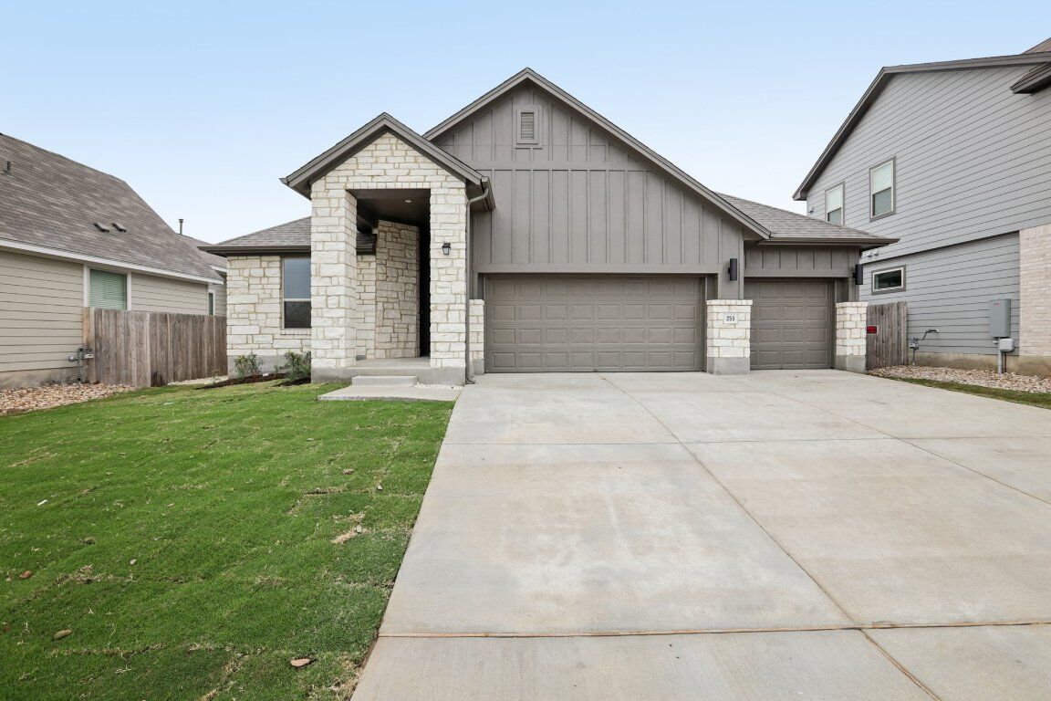 Property Photo:  259 Treadwell Lane  TX 78640 