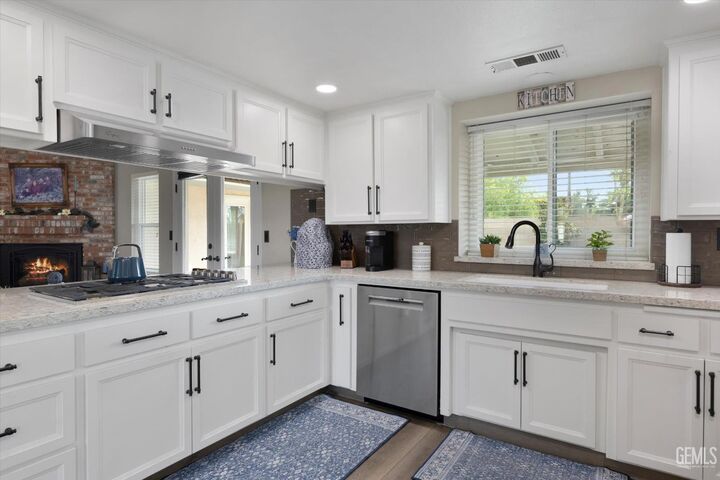 Property Photo: 1732 Blossom Crest Street CA 93314