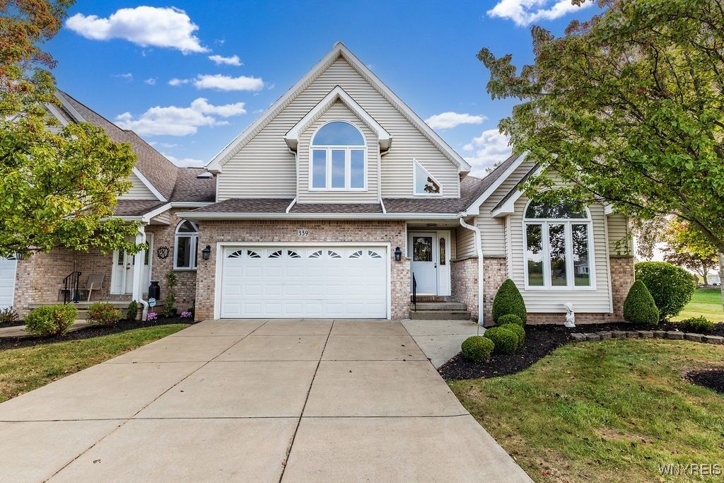 Property Photo:  339 White Oak Lane  NY 14072 
