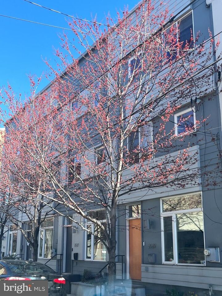 Property Photo: 1908 E Arizona Street PA 19125