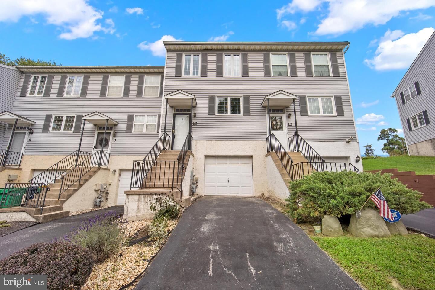 Property Photo: 10 Woodfield Drive DE 19703