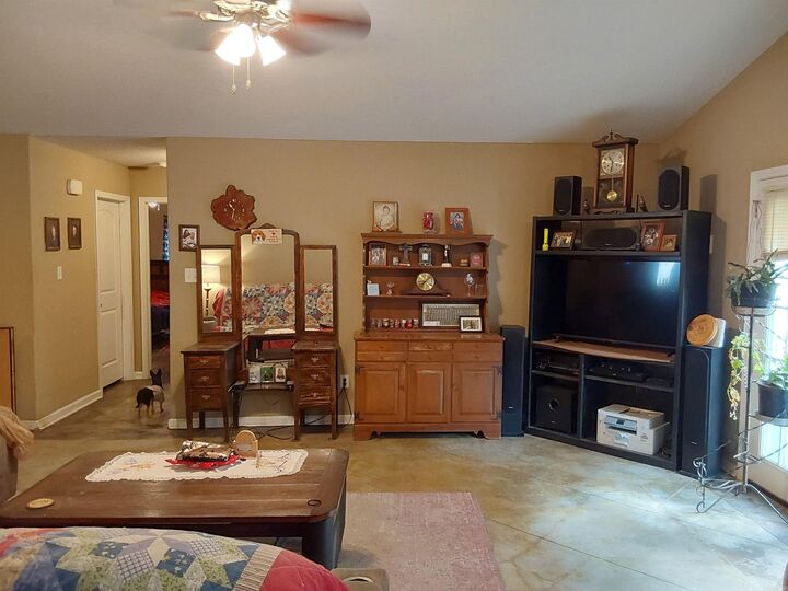 Property Photo:  221 Iris Street  AR 72015 