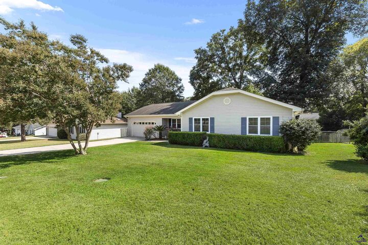 Property Photo:  300 Summer Hill Place  GA 31088-7420 