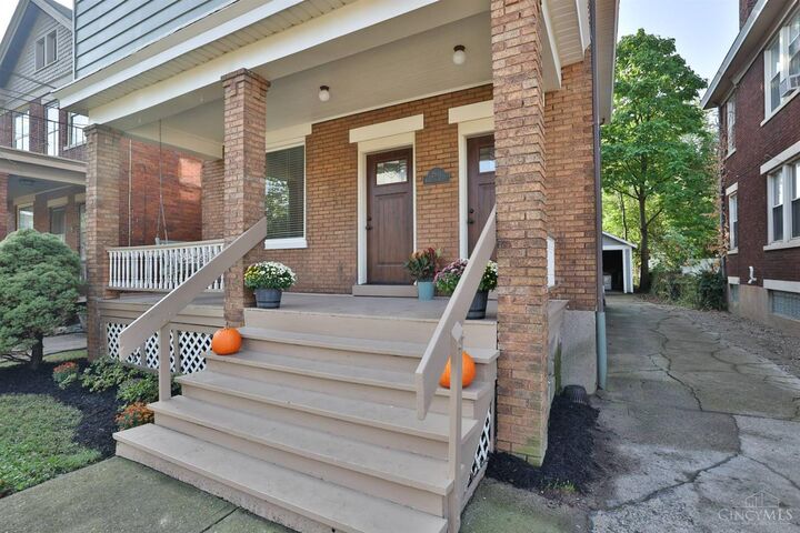 Property Photo:  2911 Robertson Avenue  OH 45209 