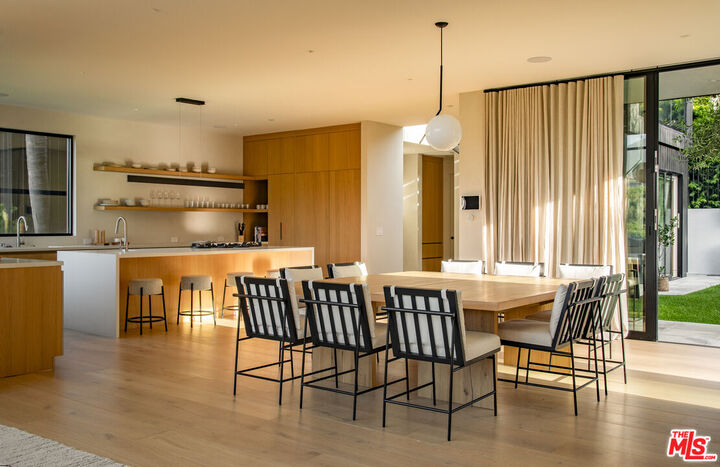 Property Photo: 28869 Selfridge Dr CA 90265
