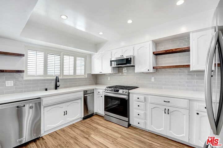4415 Saugus Ave  Sherman Oaks CA 91403 photo