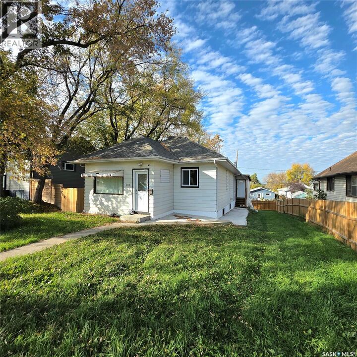 Property Photo:  438 22nd Street E  SK S6V 1N5 