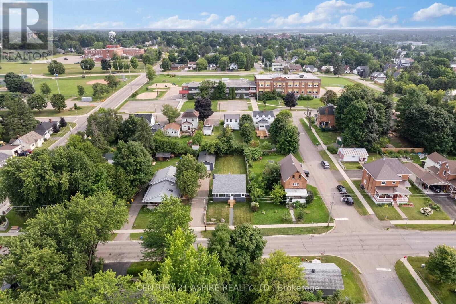Property Photo:  332 Alfred Street  ON K8A 3A8 