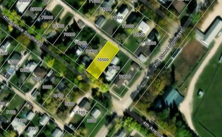 Property Photo:  132 4th Avenue Southeast  MB R7N 2B4 