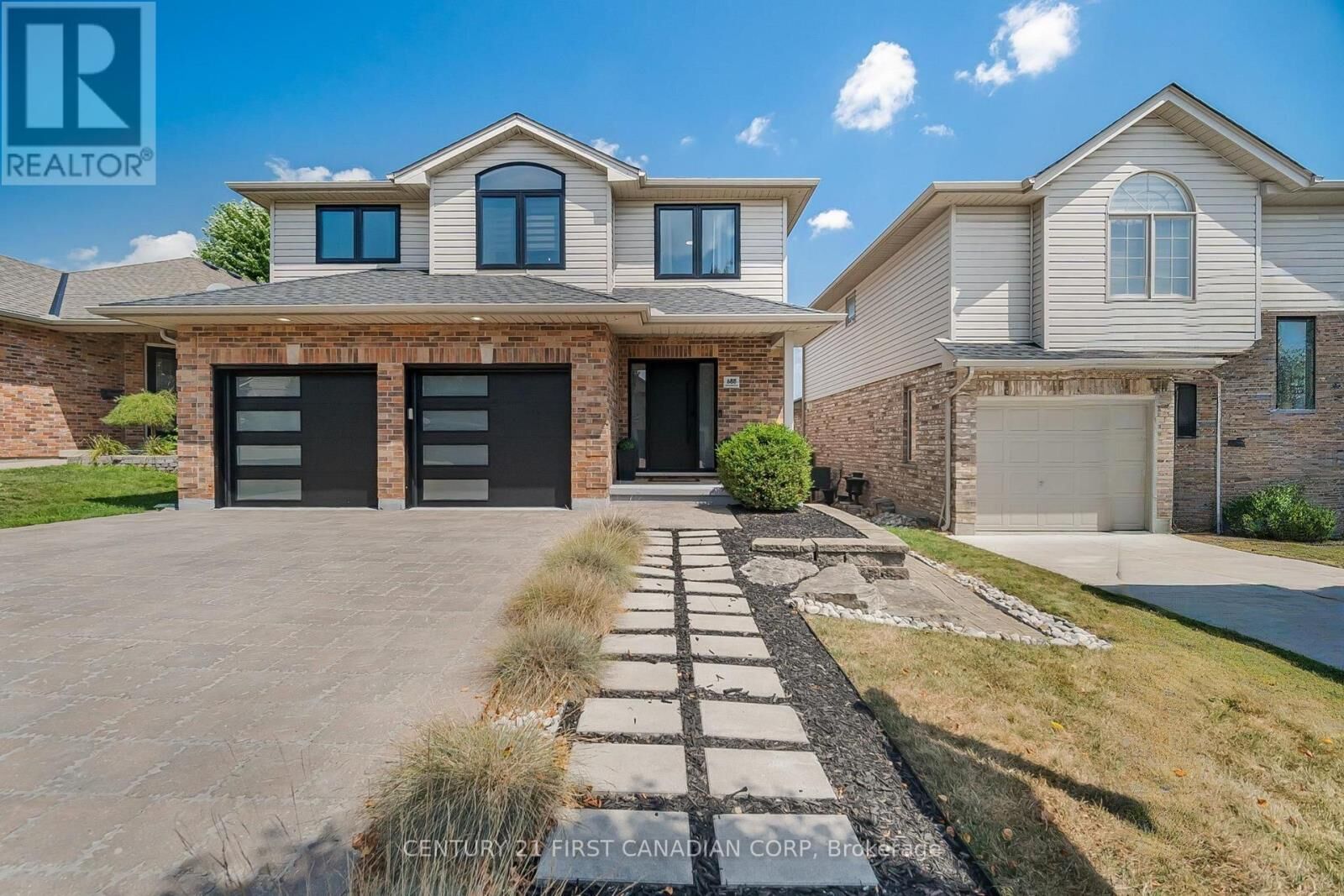 Photo de la propriété:  688 Clearwater Crescent  ON N5X 4J7 