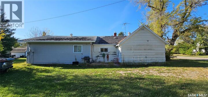 Property Photo: 121 4th Avenue E SK S0E 1W0