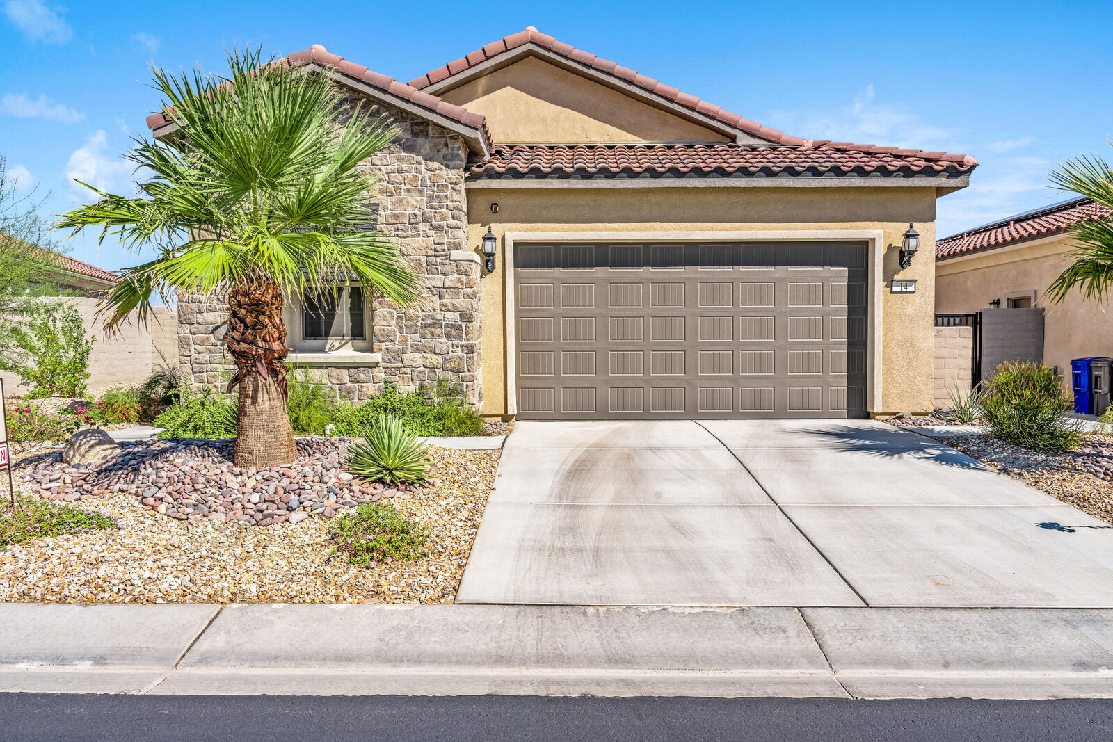 Property Photo: 14 Zinfandel CA 92270