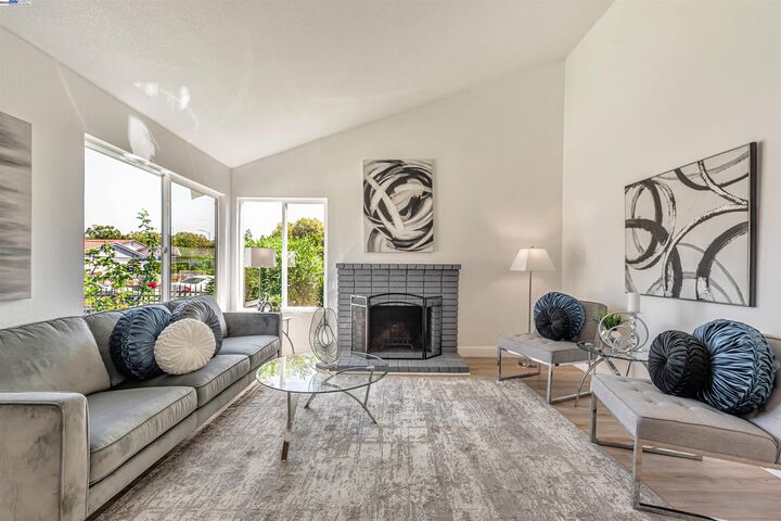 Property Photo:  295 Esmeralda Ct  CA 95116 