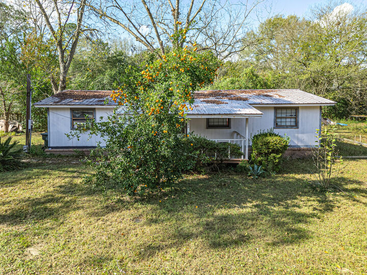 Property Photo:  125 Rose Circle  FL 32433 