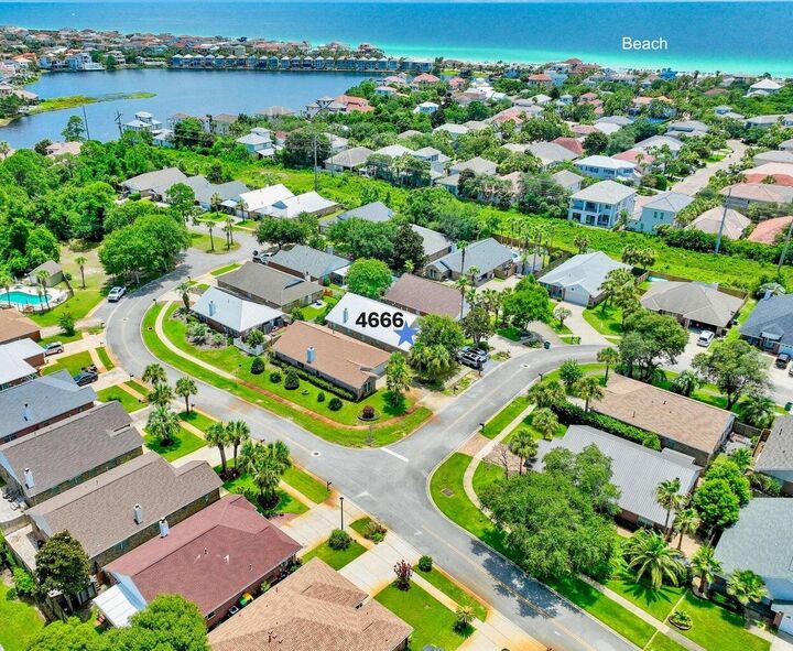 Property Photo:  4666 Sunsail Circle  FL 32541 