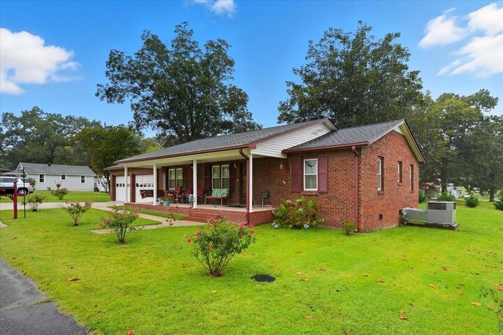 Property Photo:  1011 Broadway Avenue  AL 35740 