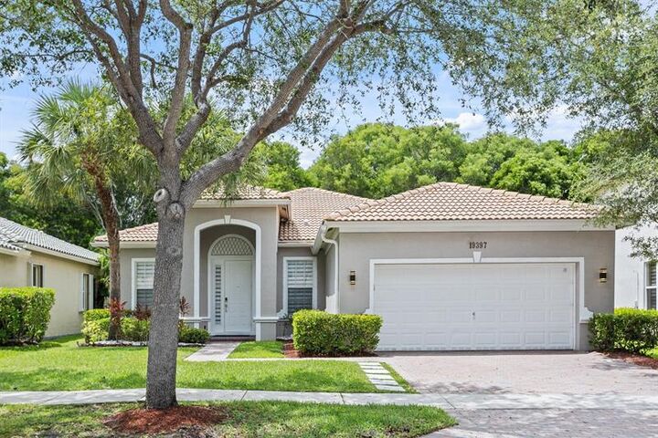 Property Photo:  19397 Stonebrook St  FL 33332 