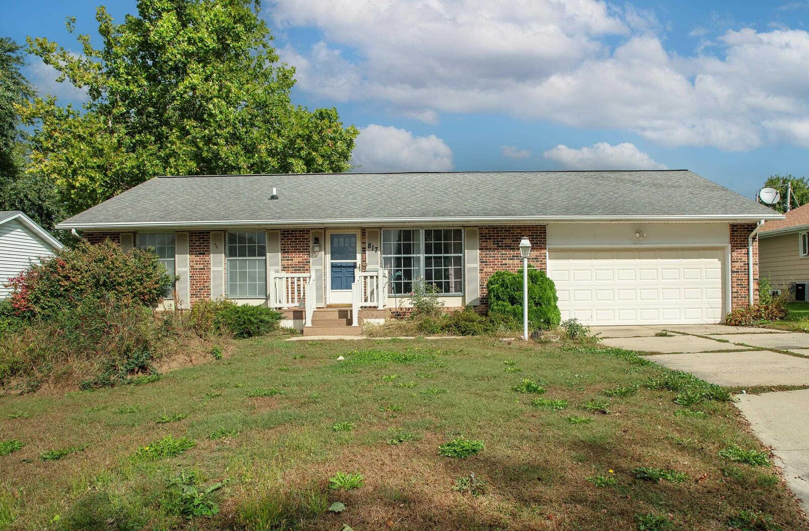 Property Photo:  817 SE 7th Street  IA 50662 