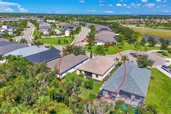 Property Photo: 4826 Lake Breeze Terrace FL 34243