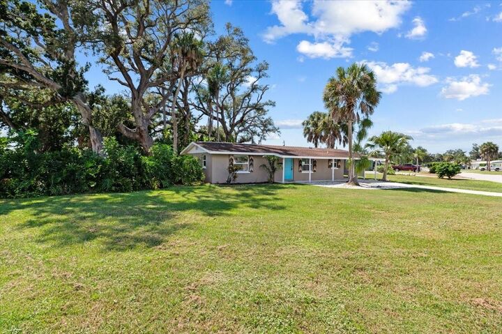 Property Photo:  311 Dorchester Drive  FL 34293 