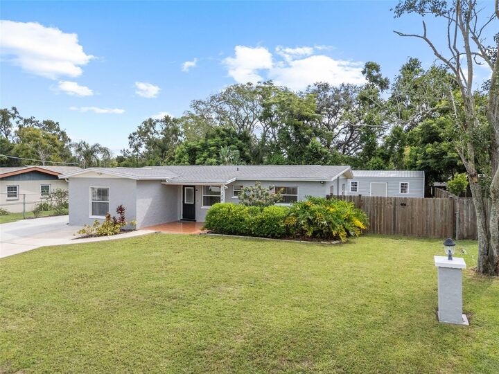 Property Photo:  1109 W Camellia Drive  FL 33510 