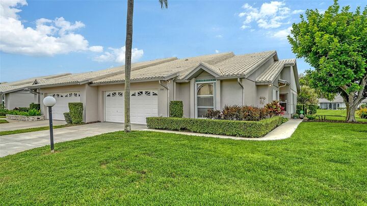 5366 Christie Ann Place 19  Sarasota FL 34233 photo