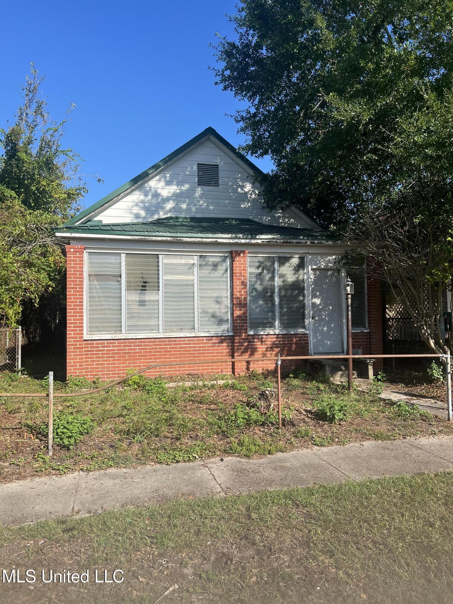 Property Photo:  1802 20th Avenue  MS 39501 