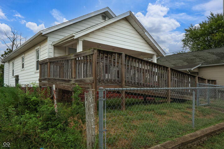 Property Photo:  723 Noble Street  IN 47274 
