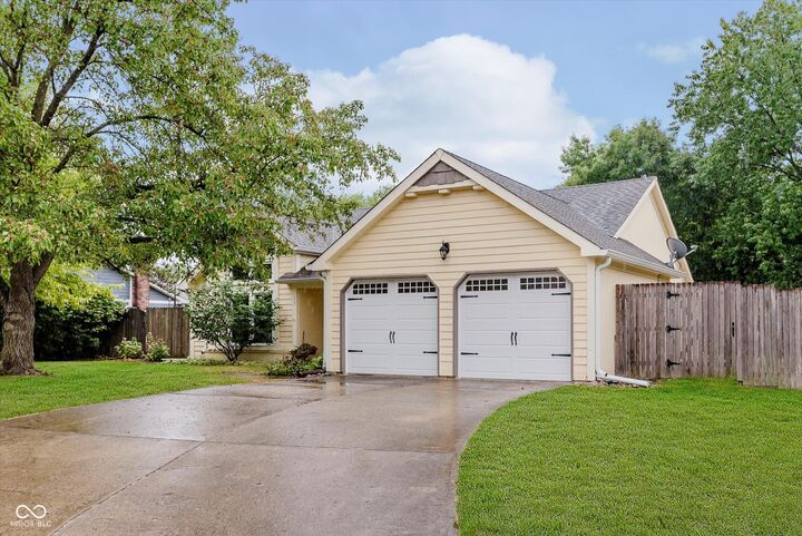 Property Photo:  46 Granite Court  IN 46032 