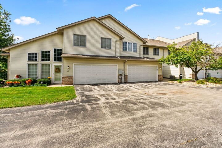 2415 Fox River Pkwy H  Waukesha WI 53189 photo