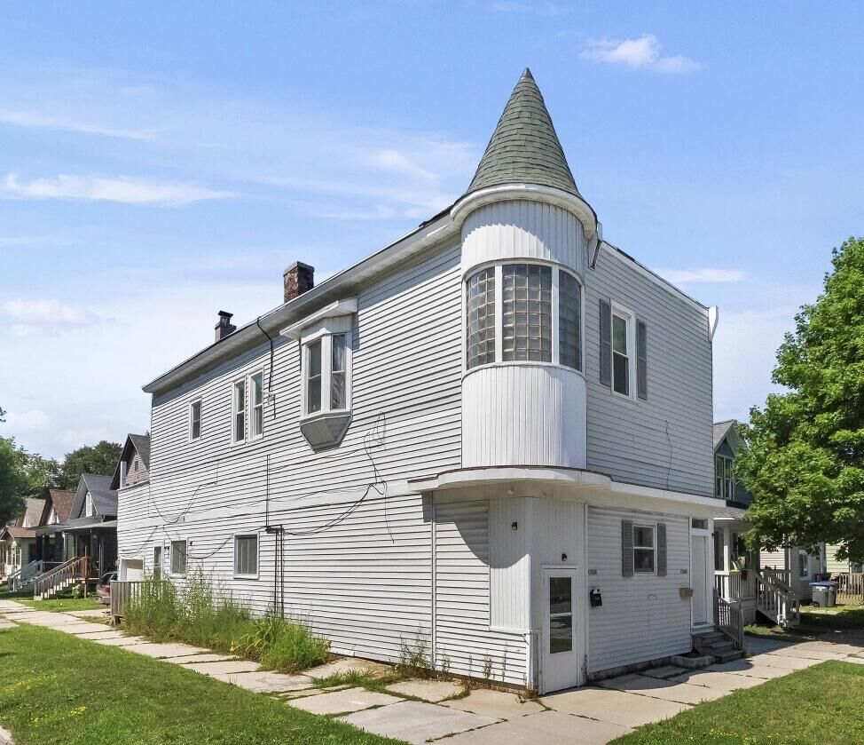 Property Photo:  1332 S 9th St  WI 53081 