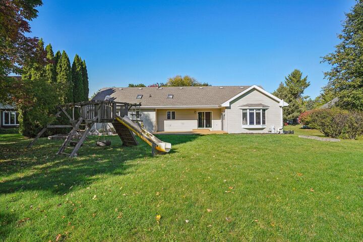 Property Photo:  N26w22577 Oakwood Ln  WI 53186 
