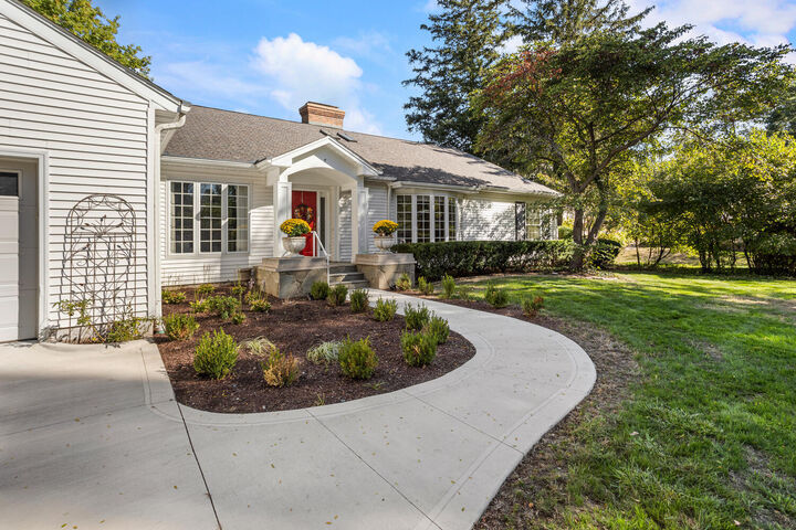 Property Photo:  7 Greencroft Drive  IL 61821