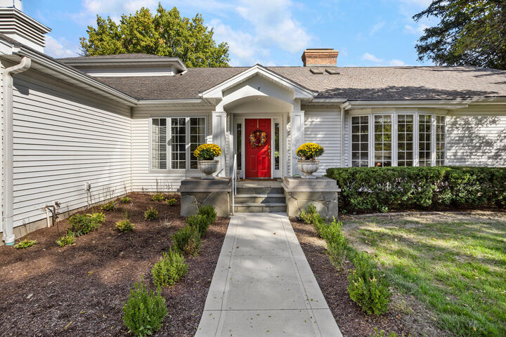 Property Photo: 7 Greencroft Drive IL 61821
