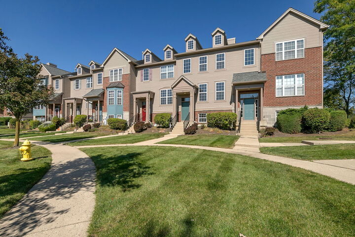 Property Photo: 42 Village Station Lane IL 60030