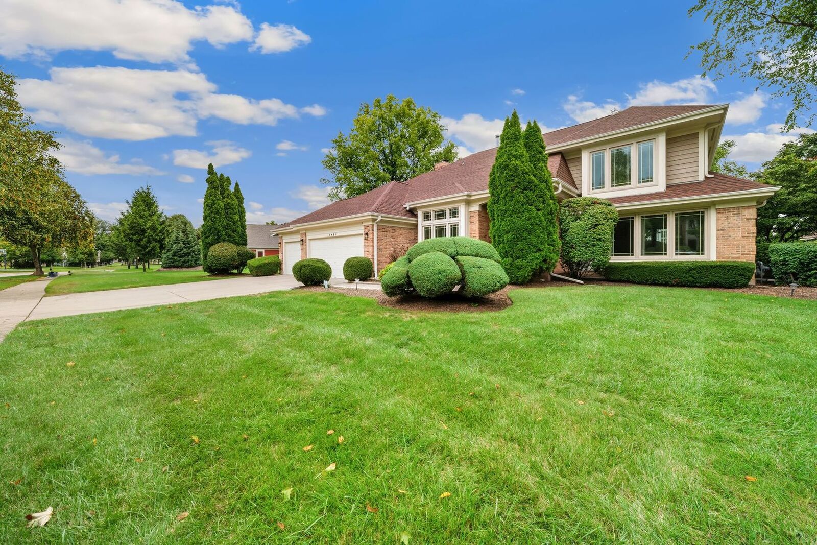 Property Photo: 1901 Brandywyn Lane IL 60089