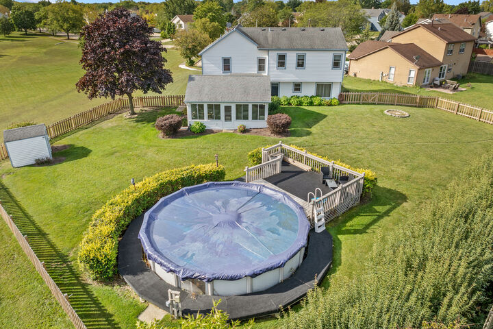 Property Photo: 1074 Wilmington Lane IL 60169