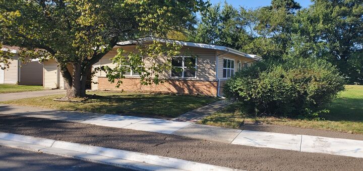 Property Photo:  320 Somonauk Street  IL 60466 