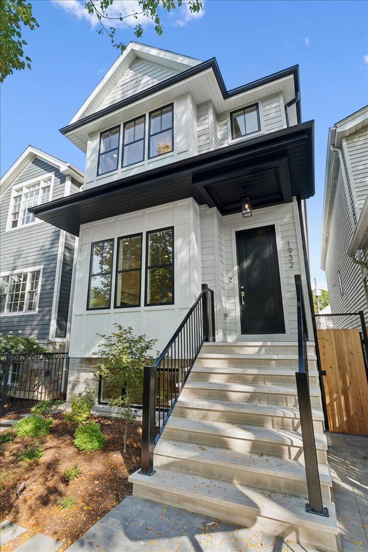 1932 W Wolfram Street  Chicago IL 60657 photo