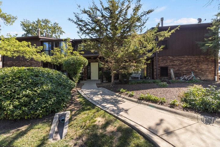 67 W 64th Street 101  Westmont IL 60559 photo