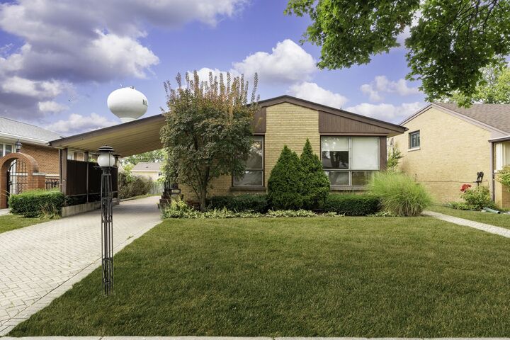 8616 N Oleander Avenue  Niles IL 60714 photo