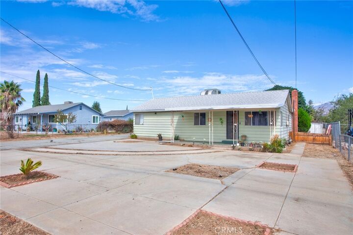 Property Photo:  1324 E 8th  CA 92223 