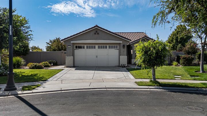 Property Photo:  2421 Shady Oak Place  CA 95336 